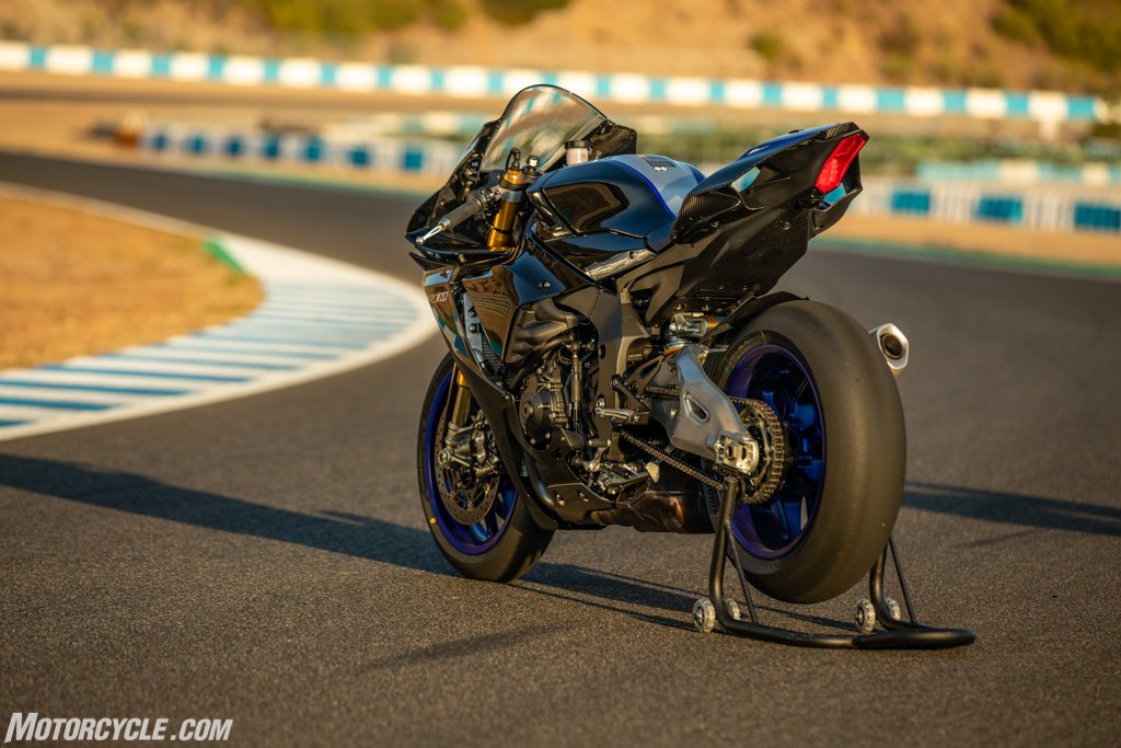 2020 R1 2020 Yamaha YZF-R1 Review – First Ride | Motorcycle.com