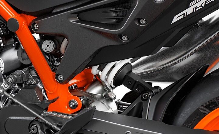 2020 ktm 890 duke r first look, Fully adjustable shock with hydraulic preload adjuster