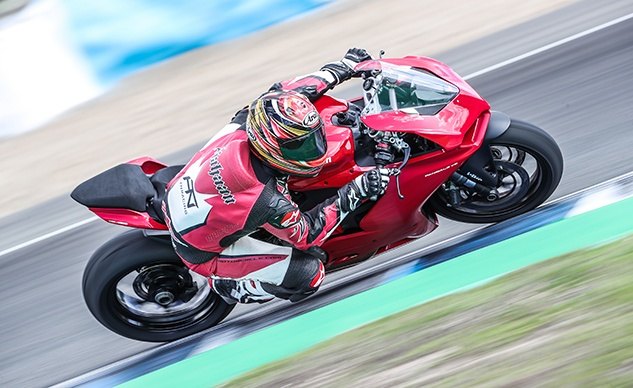2020 ducati panigale v2 video review