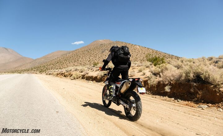 2019 ktm 690 enduro r review, Blasting out of the desert into higher elevation Dirt asphalt Photo by Sam Bendall livemotofoto