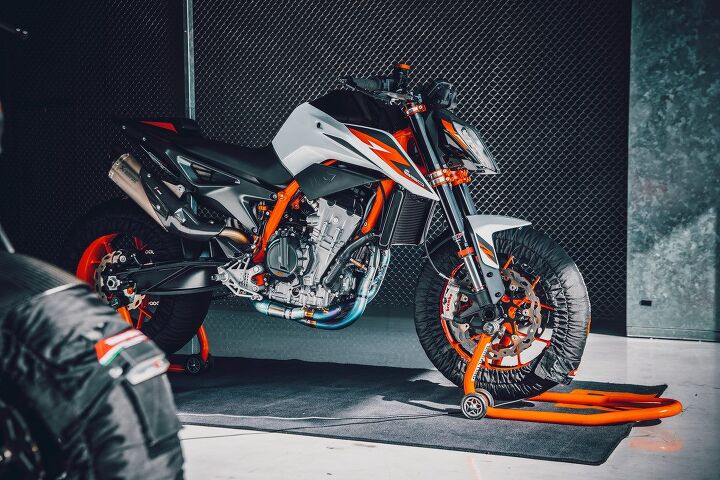 2020 KTM 890 Duke R A First Ride Review Of KTM's Super Scalpel ...