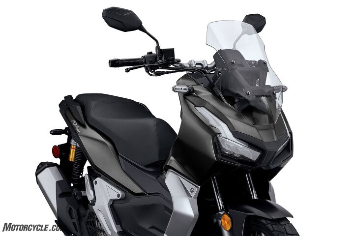 2021 honda adv150 review first ride, The two position adjustable windscreen did a great job of keeping wind off of my chest without causing any wind buffeting on my helmet at its highest point and allowed cooling airflow in the lower position