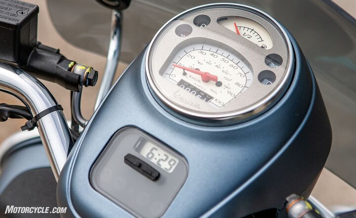2020 vespa gts 300 review, The retro dash is simple and doesn t provide much more information than is required