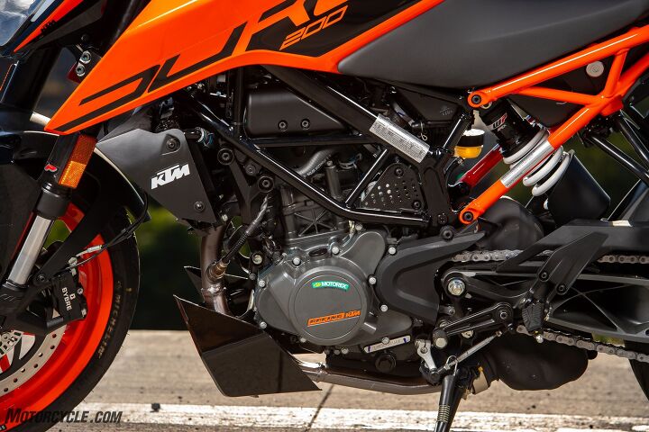 2020 ktm 200 duke review first ride, The 199 5cc DOHC Single is a completely different power plant than what s used in the 390 but it manages to deliver the same punchy mid range that we ve come to enjoy in the Duke lineup