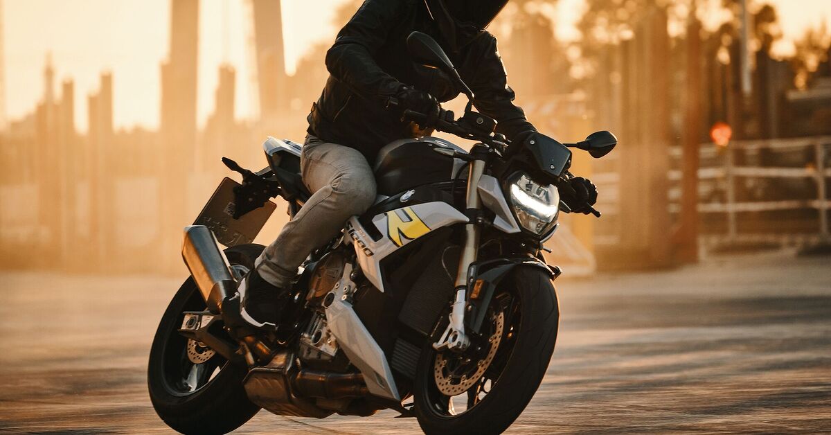 2021 BMW S 1000 R First Look. All-new, Slimmed Down, Much Smarter