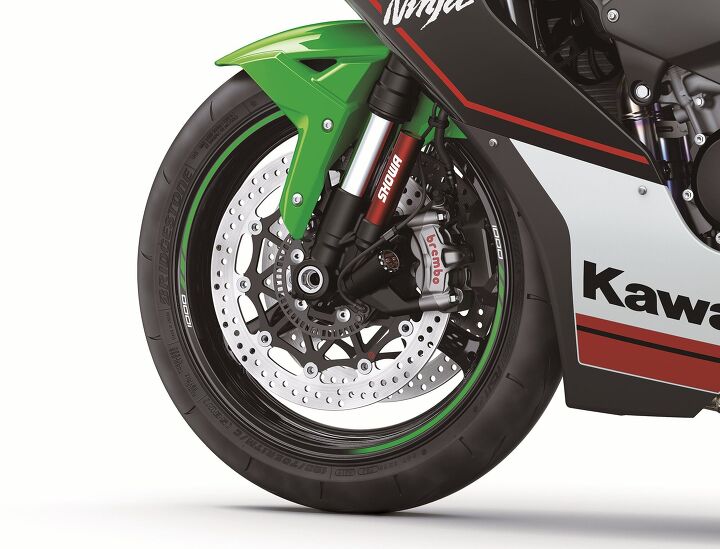2021 kawasaki ninja zx 10r and zx 10rr a detailed first look, Showa s Balance Free Fork returns on the ZX 10R this time with softer springs and tweaks made to the damping circuits Note also the Brembo M50 caliper and 330mm discs