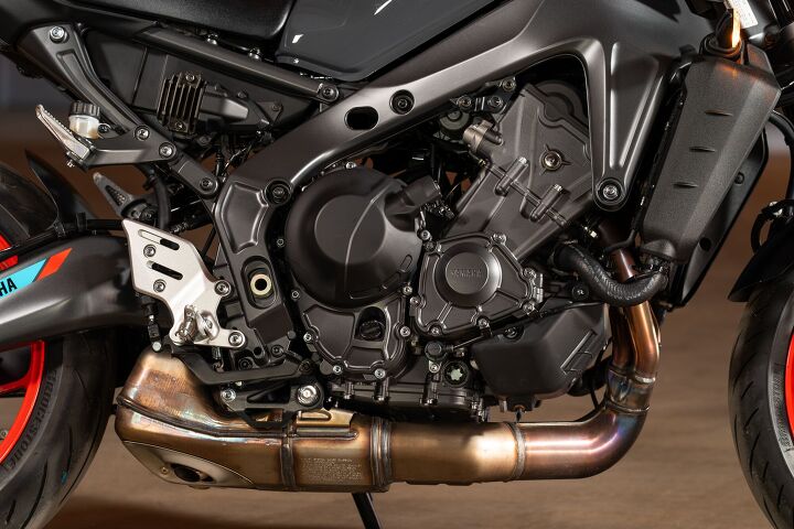 2021 yamaha mt 09 review first ride, All new stainless steel exhaust and engine are 3 7 lbs lighter The catalyst heats up quicker just aft of the headpipes and the under engine layout gives better mass centralization just like Erik Buell said it would