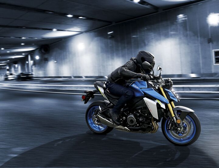2022 suzuki gsx s1000 first look, The 2022 Suzuki GSX S1000 features new angular styling with an ergonomically comfortable yet sporty riding position