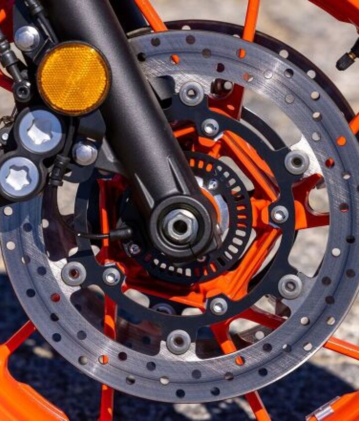 2021 yamaha mt 07 review, Bigger round brake discs replace the smaller petal type discs for improved stopping power Note the standard ABS ring in the center