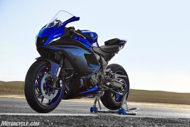 the wraps are off yamaha unveils the new 2022 yzf r7