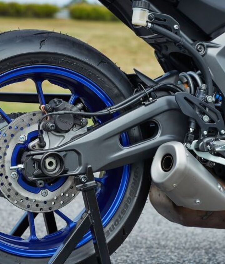 2022 yamaha yzf r7 review first ride, The swingarm is unchanged from the MT 07 but a new shock linkage contributes to the R7 s sharper rake angle and shorter wheelbase