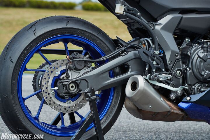 2022 yamaha yzf r7 review first ride, The swingarm is unchanged from the MT 07 but a new shock linkage contributes to the R7 s sharper rake angle and shorter wheelbase