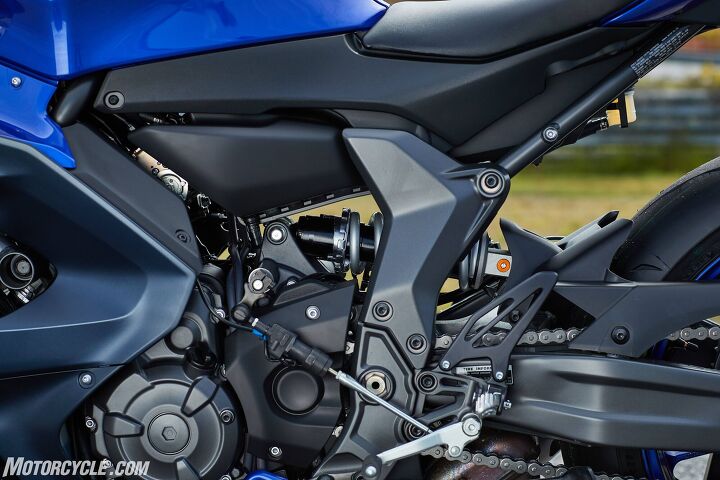 2022 yamaha yzf r7 review first ride, While visually very similar to the MT 07 the side plate on the R7 frame is stronger and stiffer for more torsional rigidity Note the optional quickshifter equipped on our test bike A 199 option