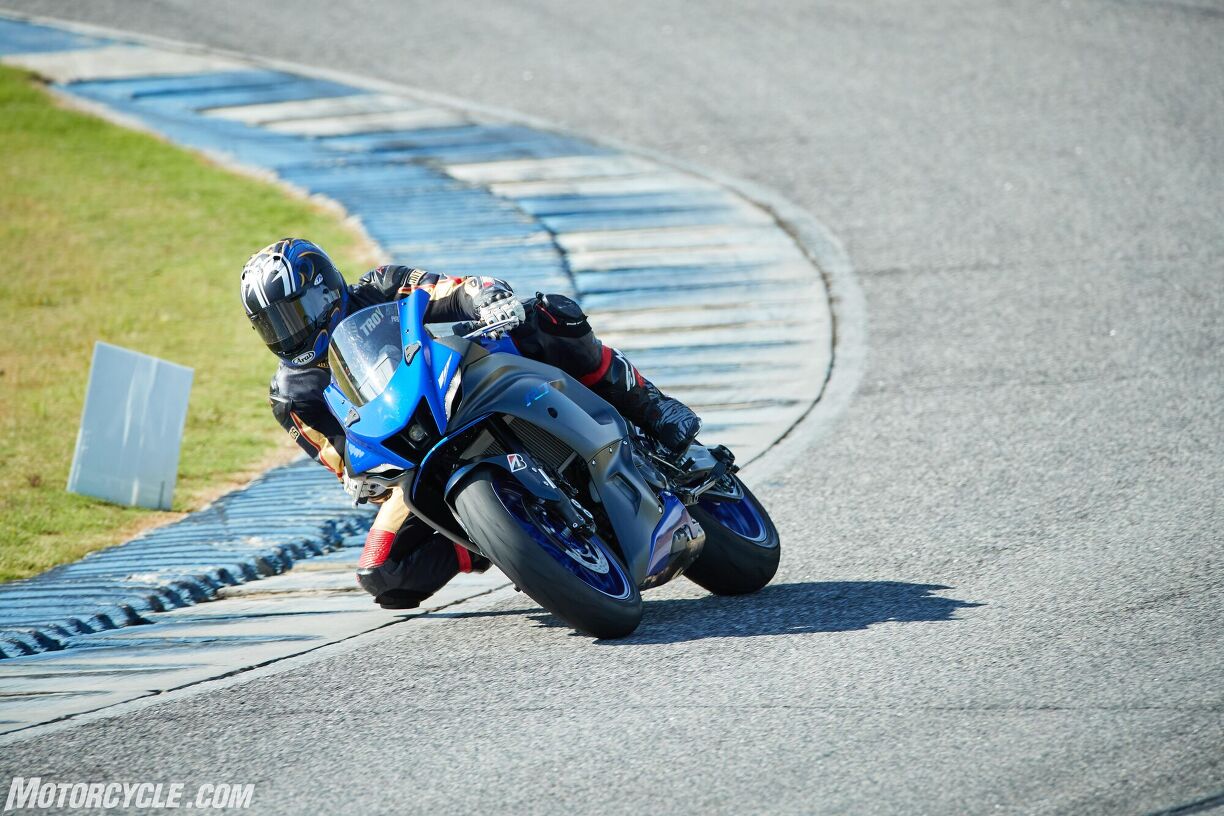 Yzf R7 Riding Style 2022 Yamaha YZF-R7 First Ride Review Sport Riding Distilled ...