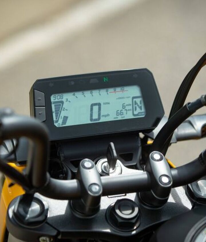 2022 honda grom review first ride, Look at that A gear position indicator It also tells you mpg Author saw 108