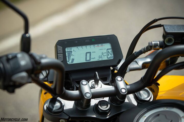 2022 honda grom review first ride, Look at that A gear position indicator It also tells you mpg Author saw 108