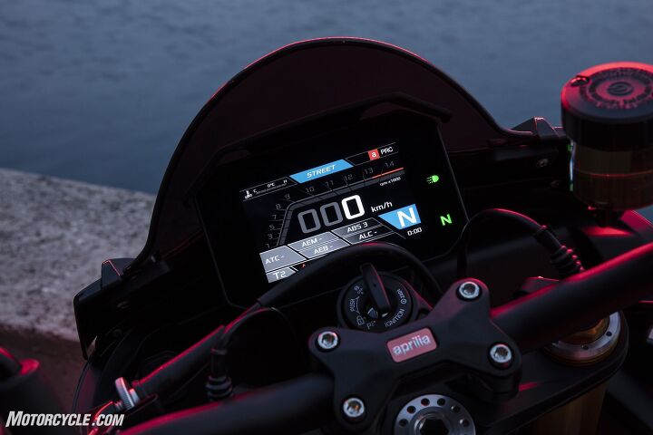 2021 aprilia tuono v4 review first ride, The new larger TFT display doesn t take long to figure out how to navigate
