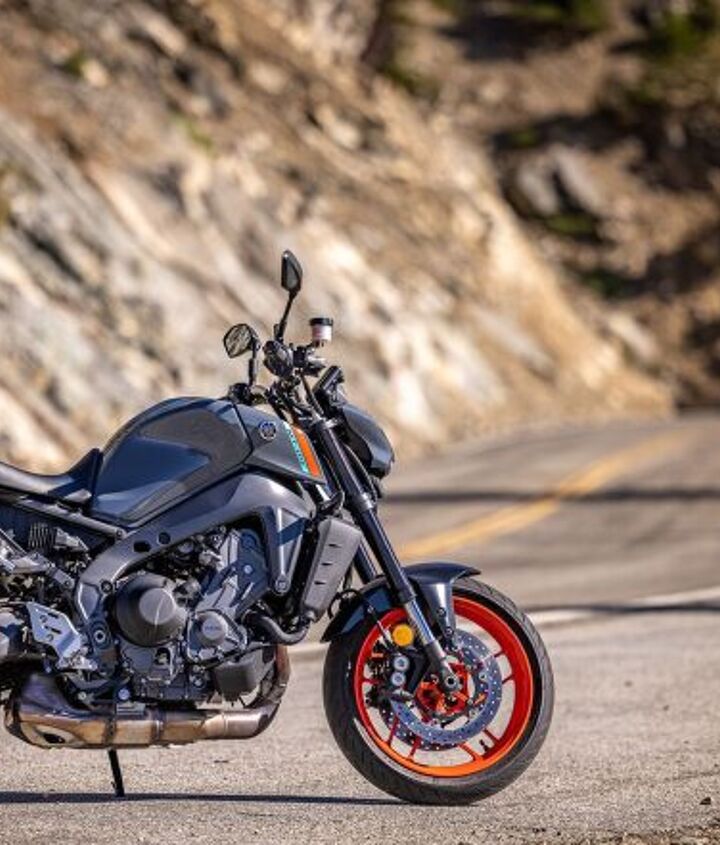 2021 yamaha tracer 9 gt review first ride, The MT 09 forms the basis for the Tracer 9 GT which means we re almost predetermined to love it