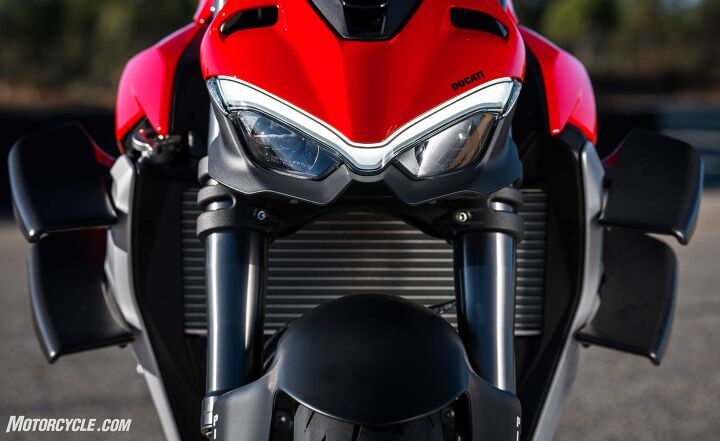2022 ducati streetfighter v2 review first ride, Ducati recommends that you add the optional wings for track excursions