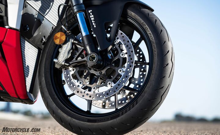 2022 ducati streetfighter v2 review first ride, The Brembo M4 32 calipers and 320mm discs are unchanged from the Panigale V2 but the pads are less aggressive The standard tire fitment is a set of Pirelli s new Diablo Ross IVs