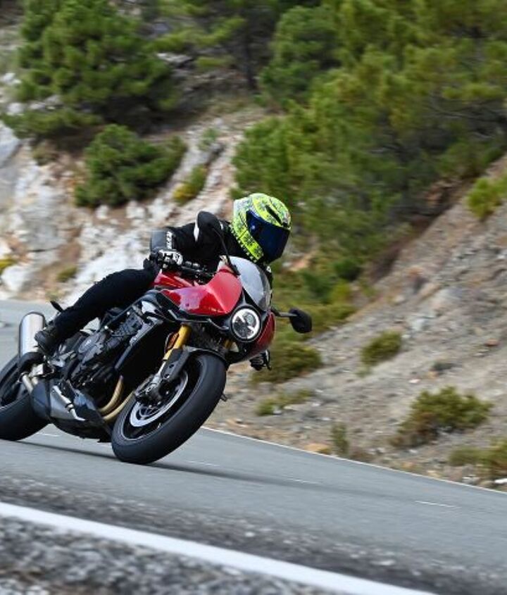 2022 triumph speed triple 1200 rr first ride, The fairing seemed to help slightly with windblast on the street but it was more evident when tucked behind it at the track