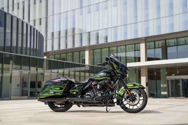 four harley davidson cvos for 2022, That s not rattle can that s Envious Green with Black Hole Fade with Flame Pattern and Gloss Black