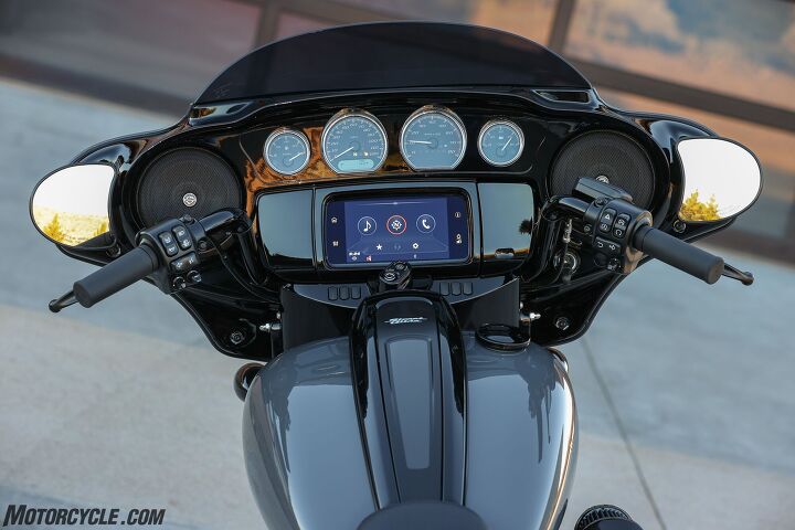 2022 harley davidson road glide st and street glide st first ride, The Street Glide s fork mounted fairing is basically a reversal of the Road Glide s with the gauges above the touchscreen enabled infotainment display which works even with a glove on It s easier to see the gauges on the Street Glide while the mirrors on the Road Glide are more functional Fortunately both bikes have cruise control