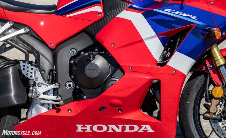 2021 honda cbr600rr review first ride, The rest of the mass is all in the middle including the 4 8 gallons of gas that s mostly right on top of the stacked gearbox shafts so just pipe down about the exhaust pipe