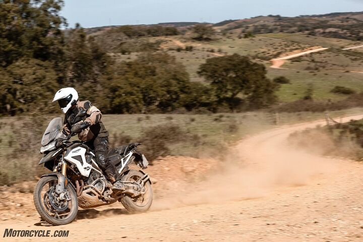 2023 triumph tiger 1200 review first ride, The accessory footpegs equipped during our off road day provided a larger platform for standing but not as much grip as expected particularly so when they were muddy