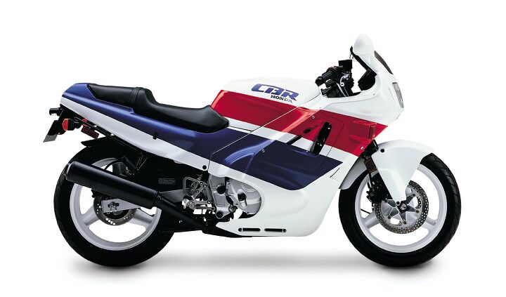 35 years of honda cbr600s a love story, 1990 CBR600F Note where the grips are in relation to the seat Though it s a sportbike the early CBRs were remarkably humane