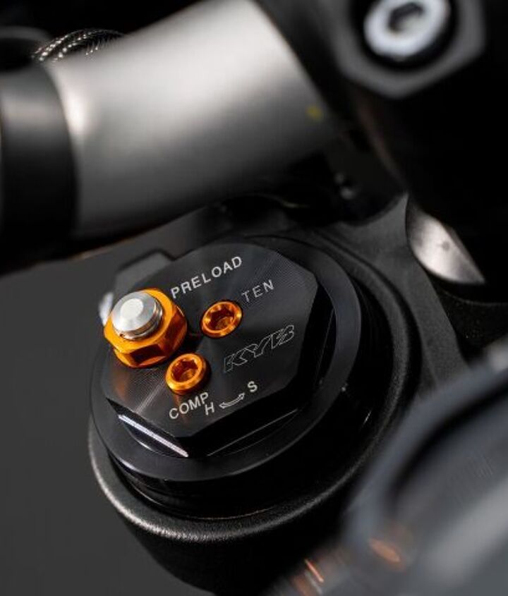 2022 yamaha mt 10 review first ride, You ve got adjustable everything in both fork legs and the KYB shock out back offers high and low speed compression adjustment as well as rebound and preload You re therefore impervious to both g outs and potholes