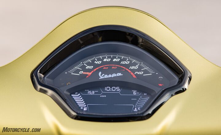 2023 vespa gts300 review first ride, The standard instrument cluster is the most stylish of the two options