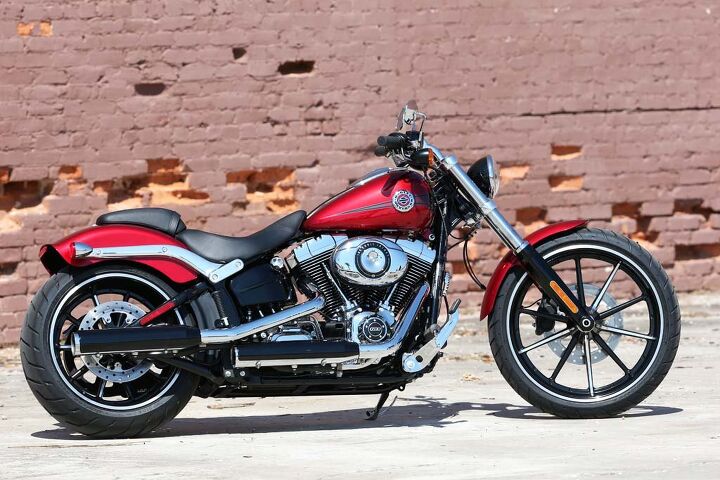 church of mo 2013 harley davidson fxsb breakout review, With a 1 25 inch drag style handlebar and gasser style wheels the Breakout forges a menacing presence Note the alternately polished aluminum spokes