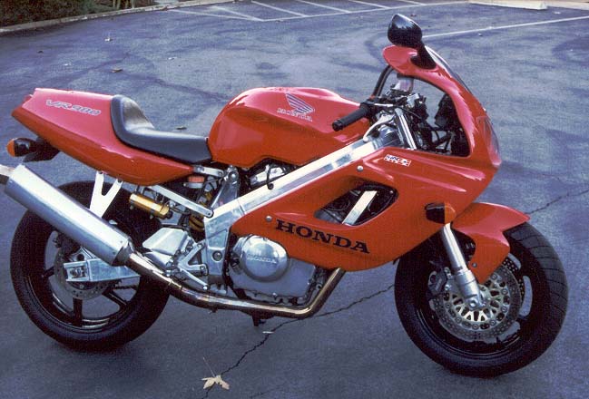 church of mo honda vtr1000f super hawk, The VR980 prototype was designed and built by American Honda as a concept bike for the factory a response to the public s call for a larger Hawk V twin Many of the design features seen in the VR prototype were carried over to the production VTR most notably the half fairing fuel tank and seat section But many aspects of Super Hawk were not on the prototype Side mounted radiators truss type frame engine mounted swingarm and even the small chin fairing are all unique to the production bike