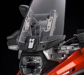 2020 honda crf1100l africa twin vs suzuki v strom 1050xt, Flipping that clamp up lets you adjust the windscreen height Good luck doing it while the bike is moving