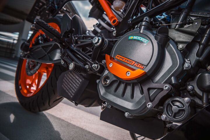 2021 heavyweight naked bike spec shootout, At 1301cc the Super Duke R s 75 V Twin has the largest displacement of this comparison Photo by R Schedl