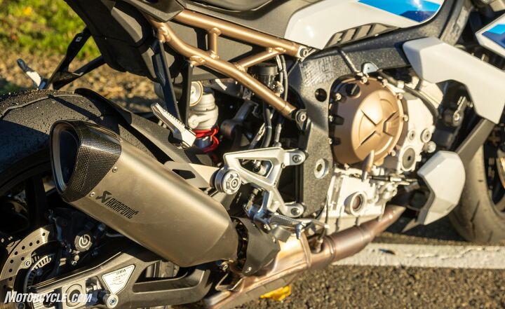 battle royale 7 way heavyweight naked bike shootout street, The S1000R shares the same engine as its RR cousin but doesn t feature ShiftCam technology Our test bike came with several options including the Akrapovic exhaust