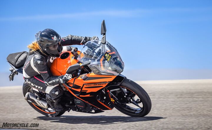 showdown 2022 kawasaki ninja 400 vs ktm rc390 at the track, The KTM chassis is stellar with none of the flex we associate with small displacement inexpensive sportbikes Kate was especially a fan