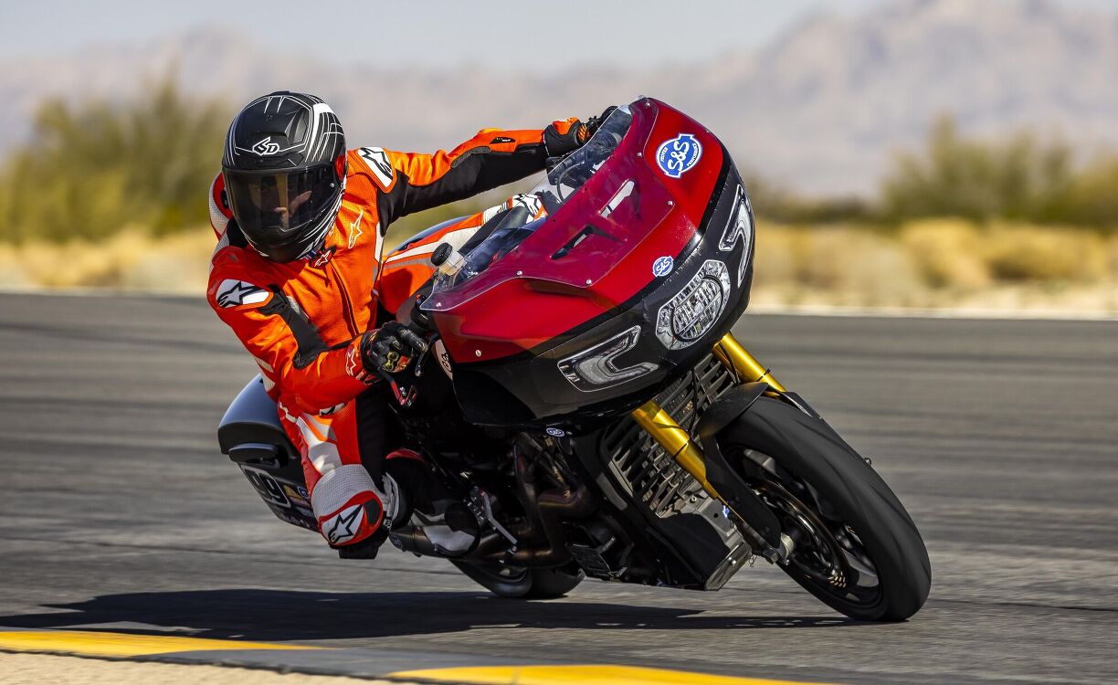 Riding Indian's 2022 Championship-Winning Challenger Bagger Race Bike ...