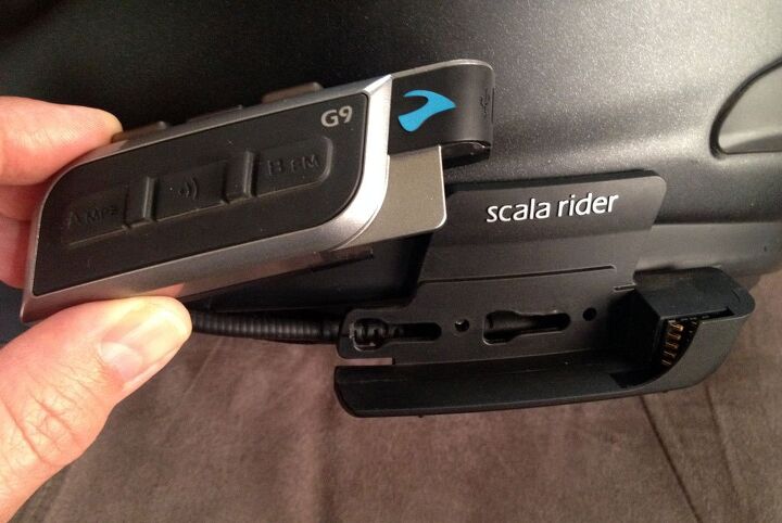 cardo scala rider g9 review, The G9 unit slides into and out of its mount quickly and easily