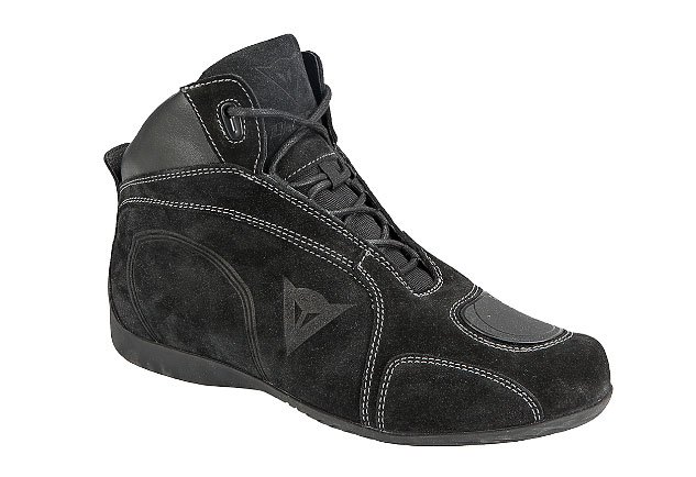 dainese vera cruz riding shoe, All black highlighted by silver stitching Subtle attractive elegant and cool Note the embossed logo on the shoes side