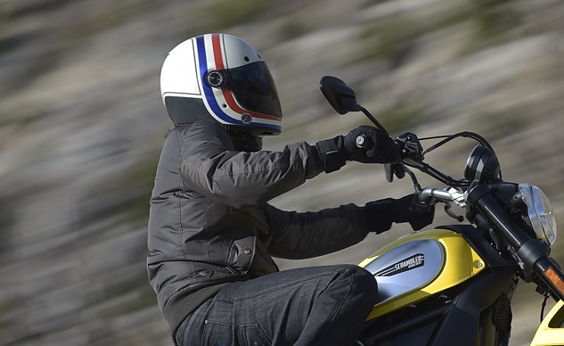 bell bullitt helmet review, It s a match made in heaven the Bullitt and the Ducati Scrambler On the road the Bullitt is quite nice My only big complaint is the amount of air that enters the helmet from underneath