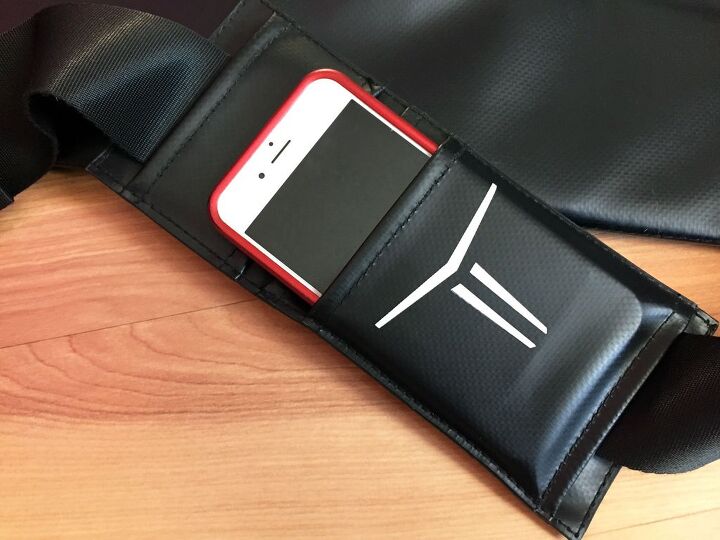 mo tested setgo jump jet messenger bag, Easy phone access but iPhone 6 or smaller models only need apply