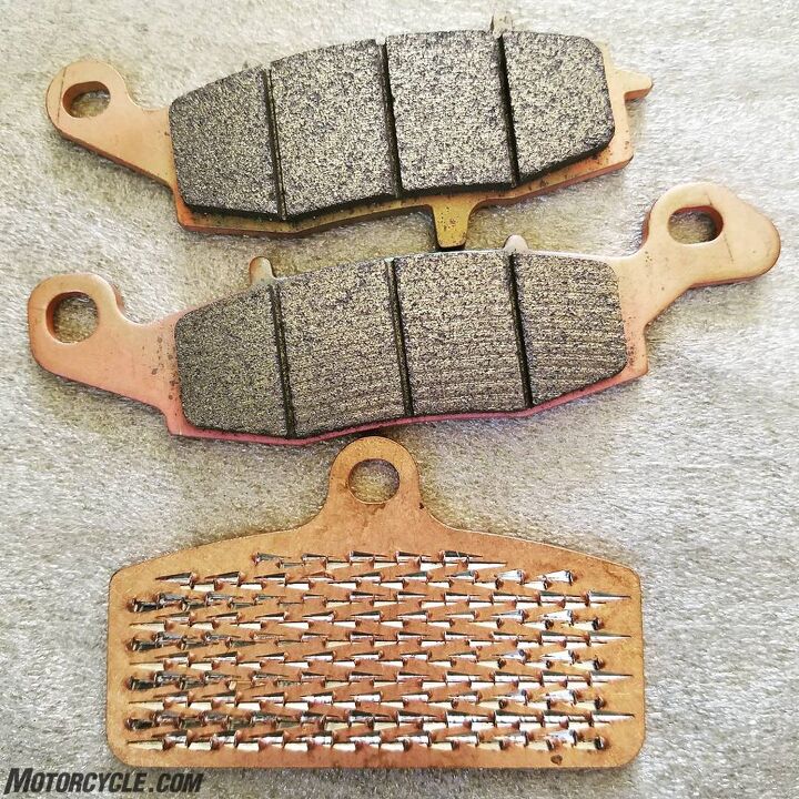 mo tested sbs sp evo sinter brake pad long term review, At the bottom you can see the backing plate with the metal hooks used to achieve the supremely strong mechanical bond between the backing plate and the pad material
