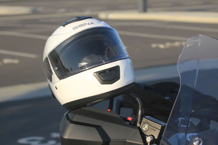 mo tested sena momentum helmet, With only two vents on the front of the helmet it s a disappointment that the chin vent doesn t seem to make any discernable difference whether open or closed