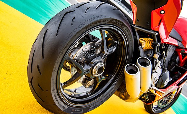 MO Tested: Pirelli Diablo Rosso Corsa II Tire Review