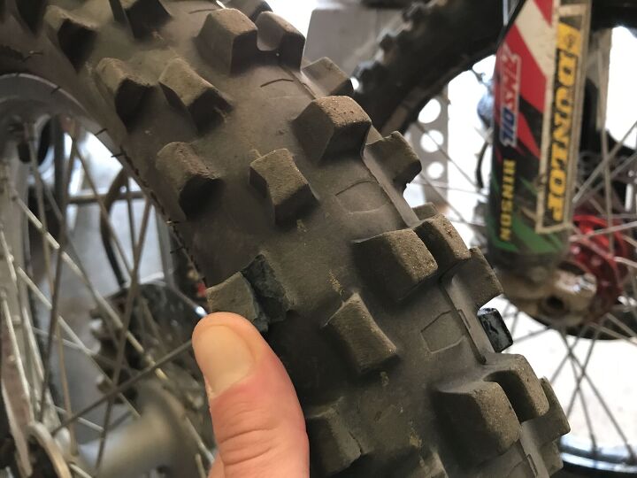 dunlop geomax mx33 first ride impression, See what I mean Here s an older MX3S that I have in my garage that still has a decent amount of tread left but I had to scrap it because of the outer knobs tearing This was the number one complaint from riders using the MX3S