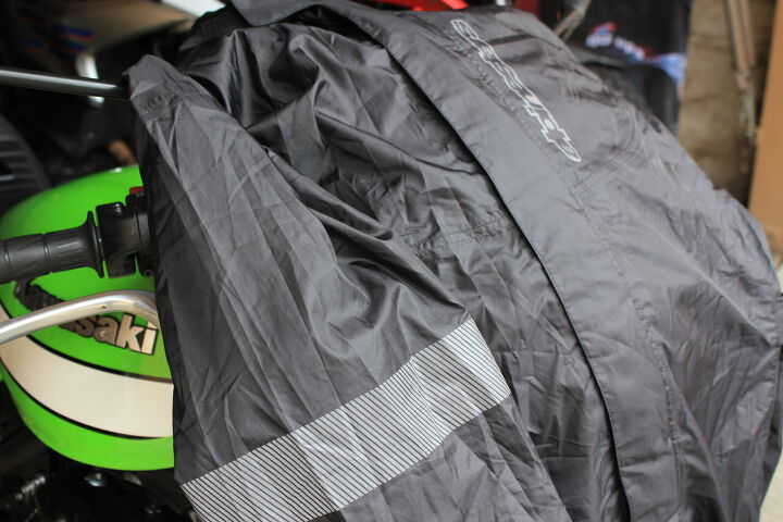 mo tested alpinestars hurricane rain suit review, All of the printed details on the suit are also reflective