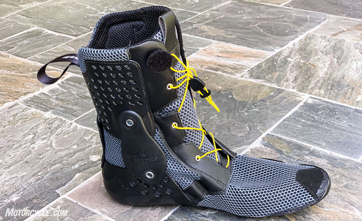 mo tested alpinestars supertech r boots review, Shake your bootie The speed laces assure a snug fit while the articulated structure protects the integrity of your ankle joints