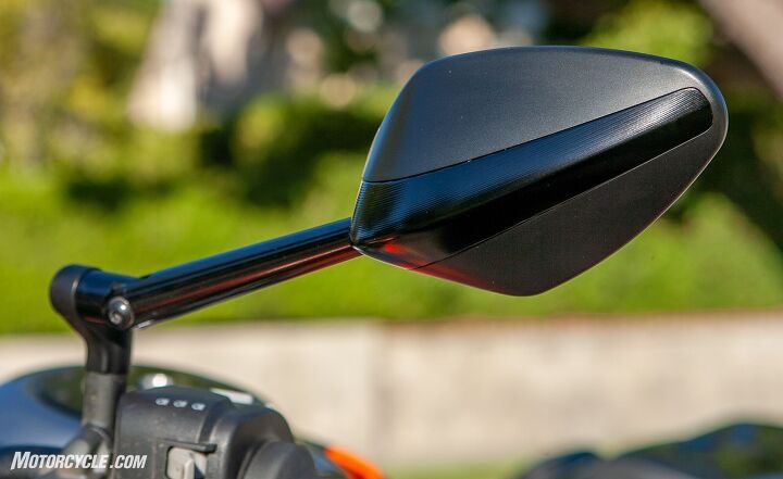 mo tested rizoma gas cap mirrors pegs and turn signals